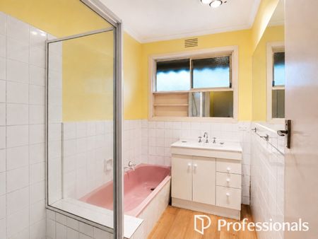 3 Bed Family home in Burwood East - Photo 4