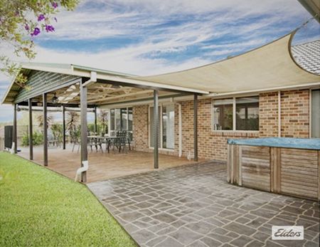 5 Bedroom Family Home - Photo 4