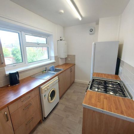 2 bedroom Flat To Let - Photo 4