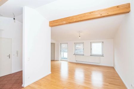 Vermietung: Helle Dachgeschosswohnung mit Balkon und Wohlfühlambiente - Foto 4