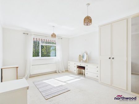 3 bedroom apartment to rent - Photo 4