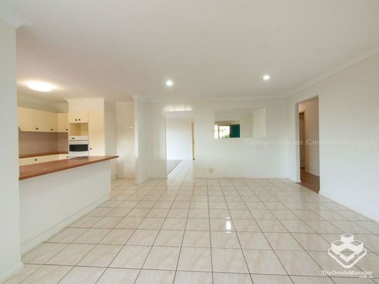 CHARMING AND LARGE LOWSET LIVING - Photo 1