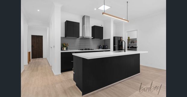 Modern Family Living in a Prime Craigieburn Location - Photo 1