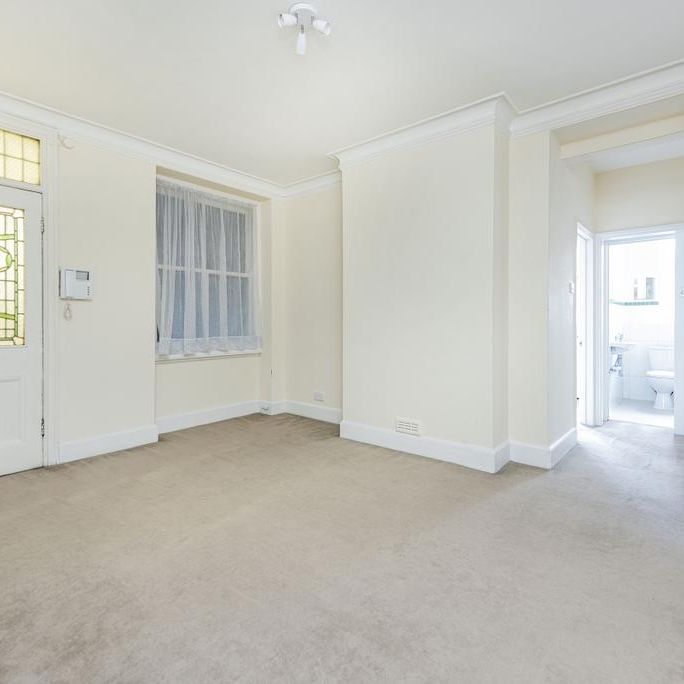 4 bedroom flat to rent - Photo 1