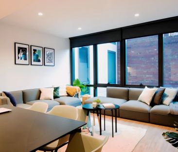 6 Bed Townhouse - Photo 1