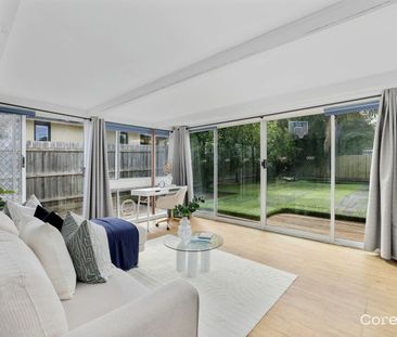 SPACIOUS AND BRIGHT 3 BEDROOM FAMILY HOME WITH 3 LIVING AREAS - Photo 2
