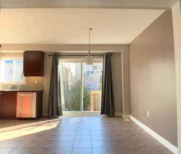 For Lease - 137 Four Seasons Crescent, Newmarket, Ontario - Photo 1