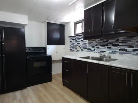 For Lease - 6 Galewood Drive, Toronto, Ontario - Photo 2