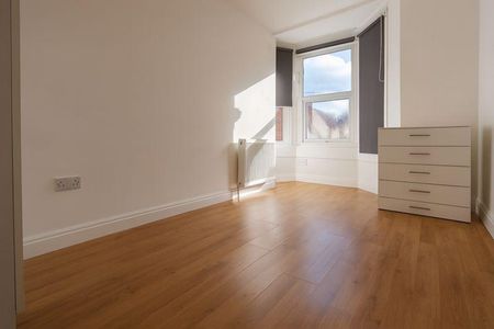 4 bedroom flat to rent - Photo 5