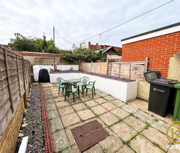4 bedroom terraced house to rent - Photo 1