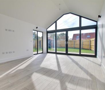 3 bedroom detached bungalow to rent - Photo 1