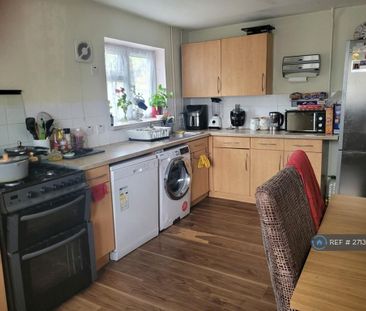 2 bedroom semi-detached house to rent - Photo 5