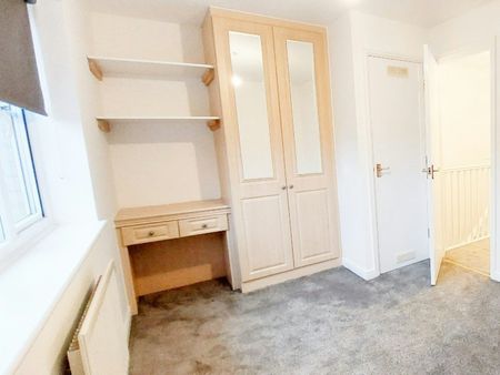Terraced House to rent on - Photo 2