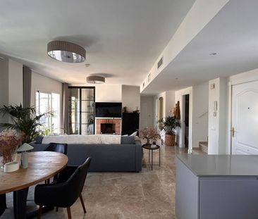 Apartment in Marbella, Costa del Sol - Photo 2