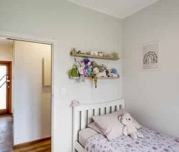 Charming 3-Bedroom Family Home - Photo 3