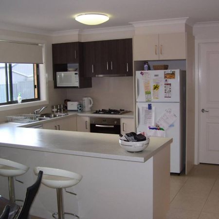 Family Home in Quiet Thurgoona Location - Photo 3