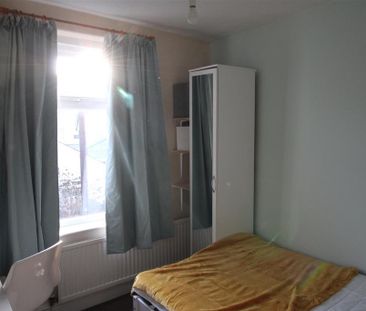 4 bedroom private hall to rent - Photo 3