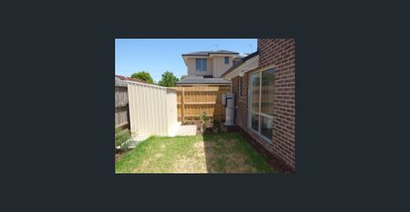 Contemporary 4-Bedroom Double-Storey Townhouse in Prime Clayton Location ( close to Monash University) - Photo 4