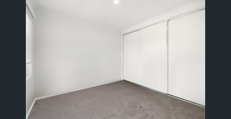 Stunning 3 Bedroom Townhouse with added Pod/Studio! - Photo 3