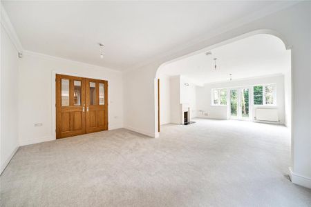 6 bedroom detached house to rent - Photo 2