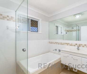 17 McNamara Street, Centenary Heights QLD 4350 - House For Rent | D... - Photo 3