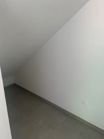 Erstbezug: Traumhafte Maisonette mit großzügigem, überdachtem Balkon - Photo 4
