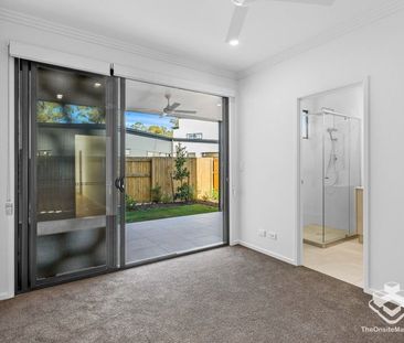 Two Bedroom Modern Townhome, Complex Pool, Ducted A/C - Photo 6