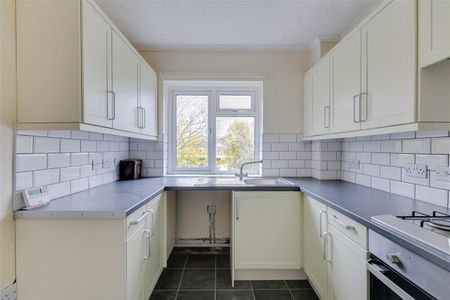 Glan Y Nant Road, Cardiff - Photo 3