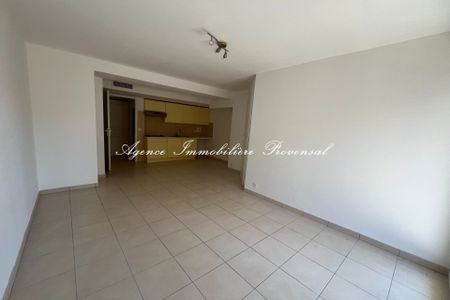 Location Appartement 2 pièces 39m² STE MAXIME 83120 - Photo 2