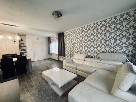 Open bebouwing met vijf slaapkamers, grote tuin en zwembad - Foto 3