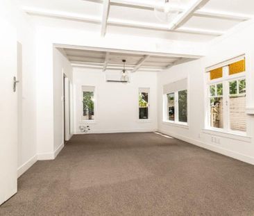 Old-world house - Photo 6