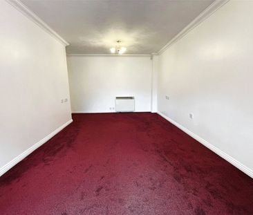 Victoria Road, Farnborough, Hampshire, GU14 - Photo 5