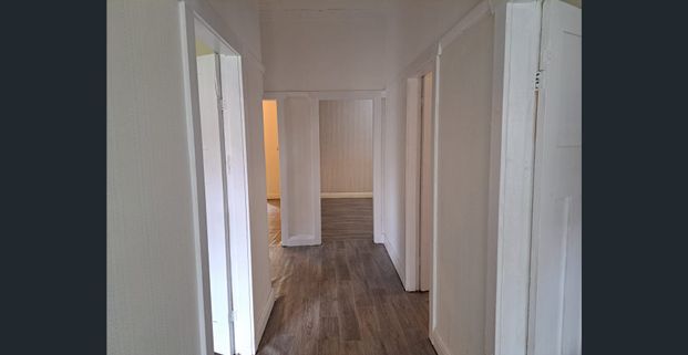 $900/PW 3-4 Bedrooms 1 Bathroom - Photo 1