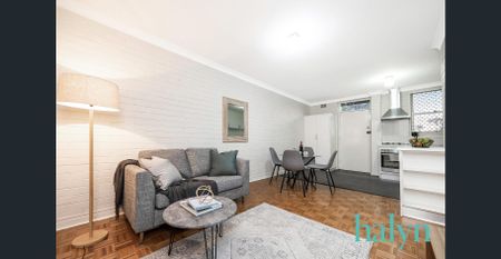 Heart of Highgate! (Unfurnished) - Photo 3