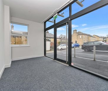 2 bedroom Flat To Let - Photo 2