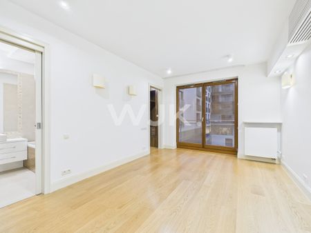 Warszawa, Wola, Grzybowska - Photo 2