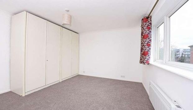 St. Mark's Hill, Surbiton, KT6 - Photo 1
