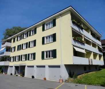 Eine schöne helle Wohnung mit Balkon in der Nähe des Sees! - Photo 1