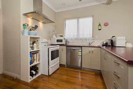 POINT ENGLAND - 3 bedroom home - Photo 2
