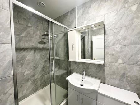 Studio Flat, Castle Edge, NG7 - Photo 2