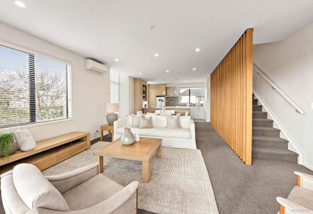 Charming 3BR Townhouse in Glen Innes - Photo 2