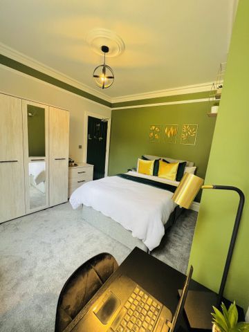 BEDROOM 1- LARGE DOUBLE ENSUITE - Photo 2