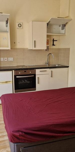 Studio to rent - Photo 1