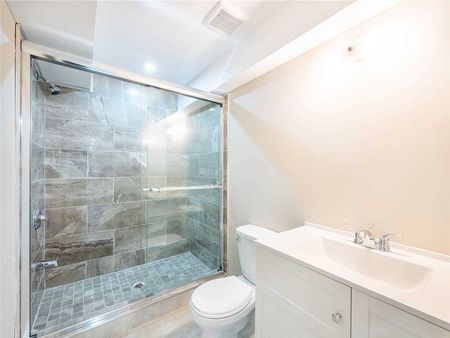 For Lease - 661 Mcgregor Farm Lower Trail, Newmarket, Ontario - Photo 3