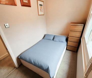 Room in a Shared House, With Garden And Jacuzzi, SW18 - Photo 2