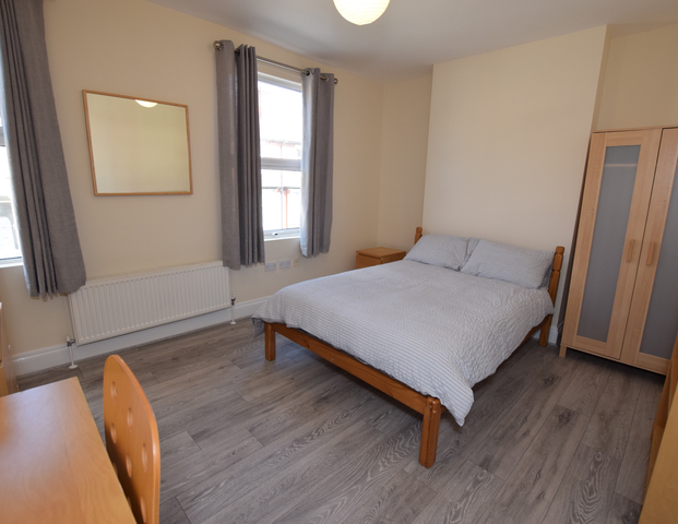 Teversal Avenue Room 3 - Photo 1