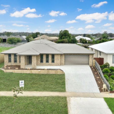 MODERN COMFORT IN EASTWOOD! - Photo 4