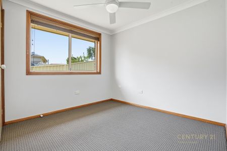 Spacious Family Home with Pool - Photo 3