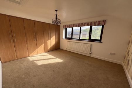 4 bedroom detached house to rent - Photo 5