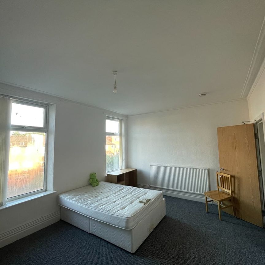 5 Bed Terraced House, Broughton, M7 - Photo 1